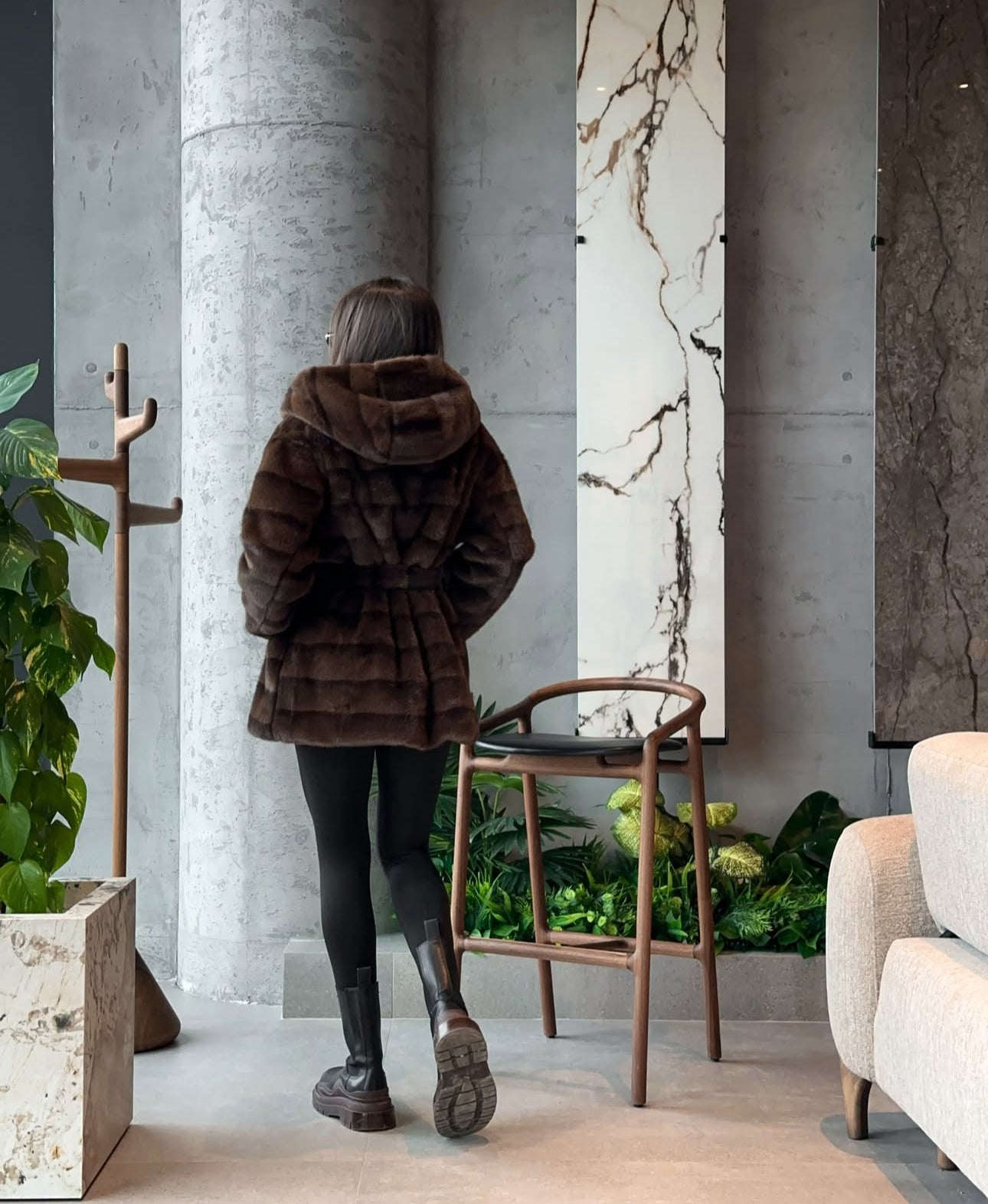 Pelliccia GIOIA in visone ecologico con cappuccio e cinta in coordinato