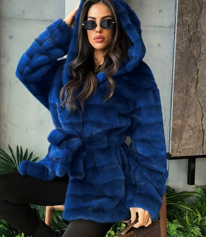 Pelliccia GIOIA in visone ecologico con cappuccio e cinta in coordinato