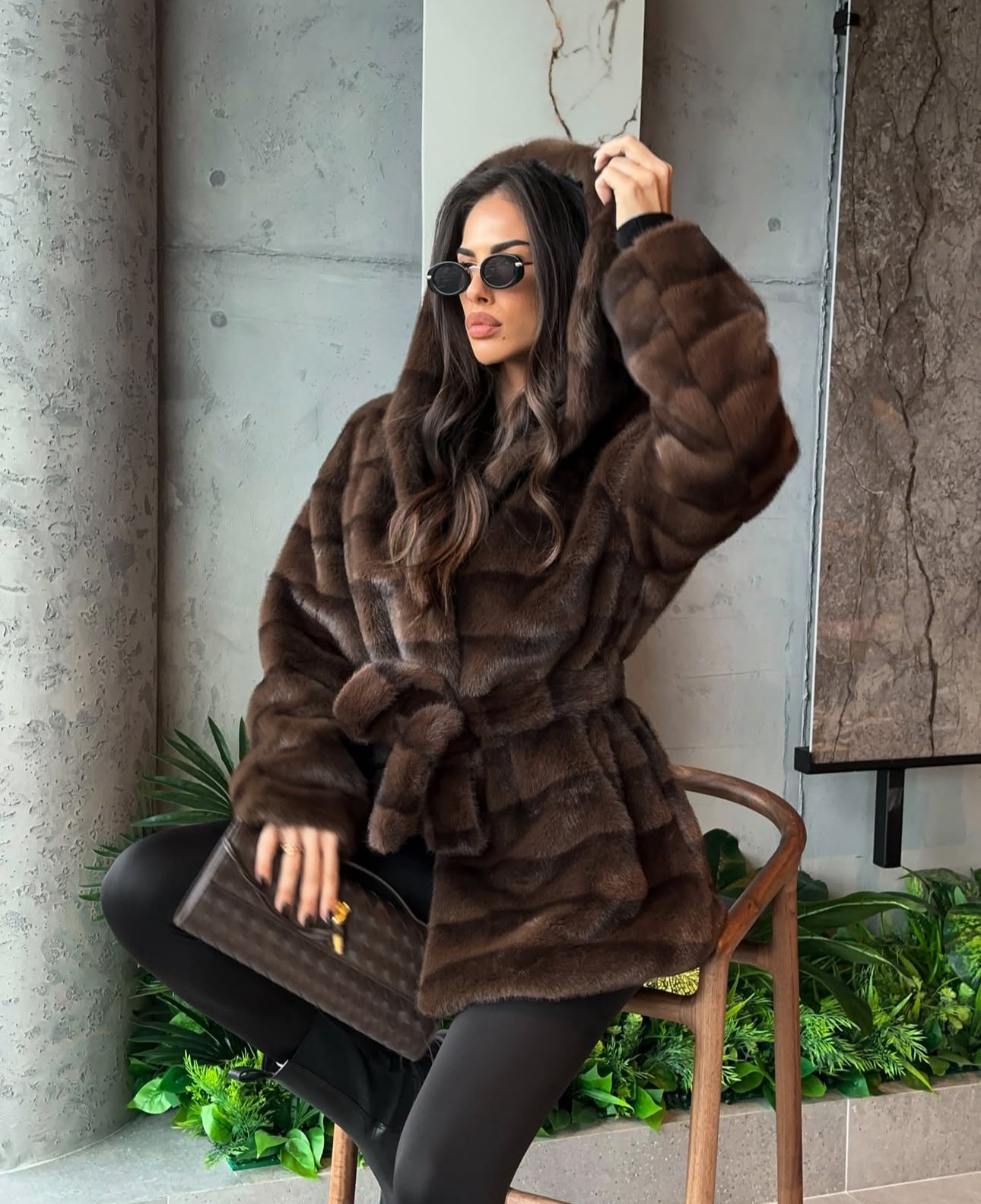 Pelliccia GIOIA in visone ecologico con cappuccio e cinta in coordinato