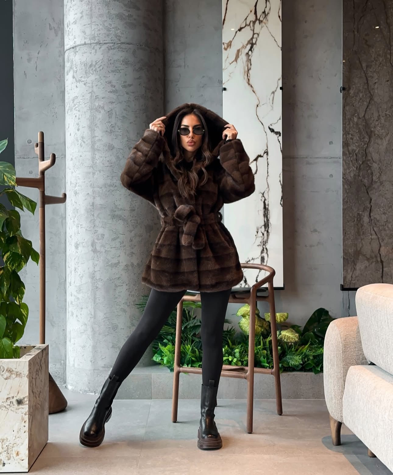 Pelliccia GIOIA in visone ecologico con cappuccio e cinta in coordinato