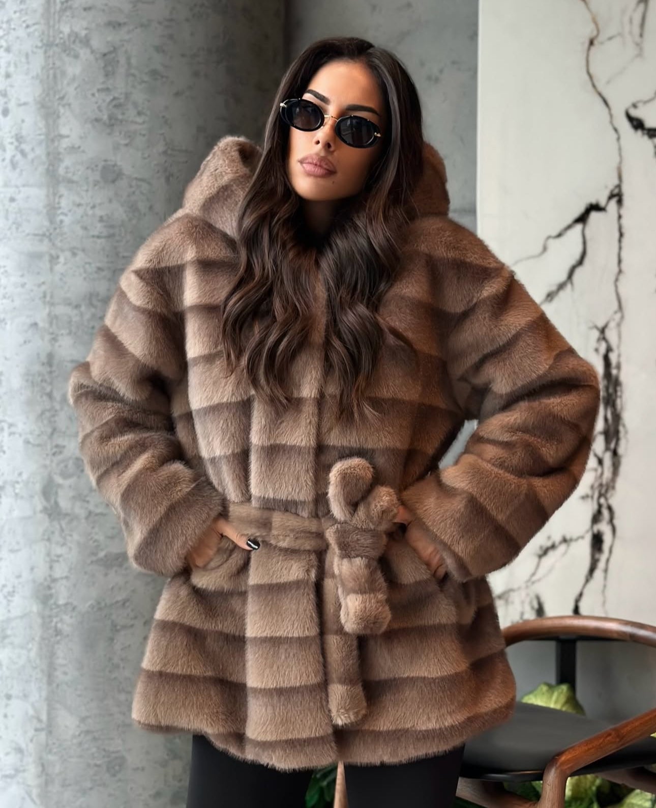 Pelliccia GIOIA in visone ecologico con cappuccio e cinta in coordinato