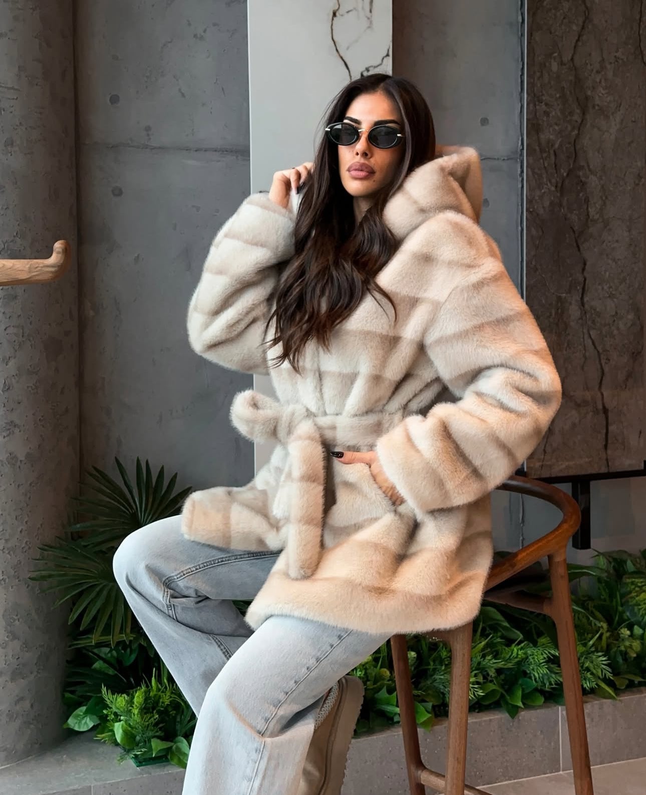 Pelliccia GIOIA in visone ecologico con cappuccio e cinta in coordinato