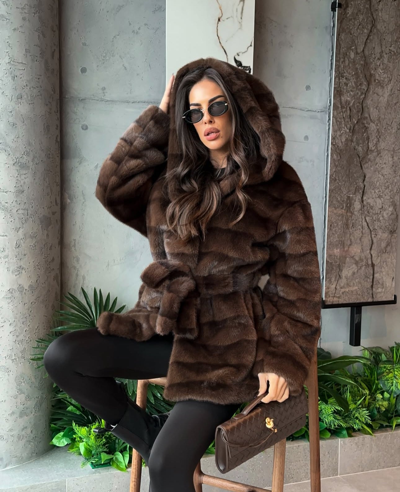 Pelliccia GIOIA in visone ecologico con cappuccio e cinta in coordinato