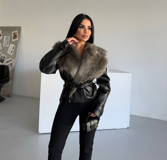 Giubbotto MARIA in eco-pelle con scialle in pelliccia e cinta
