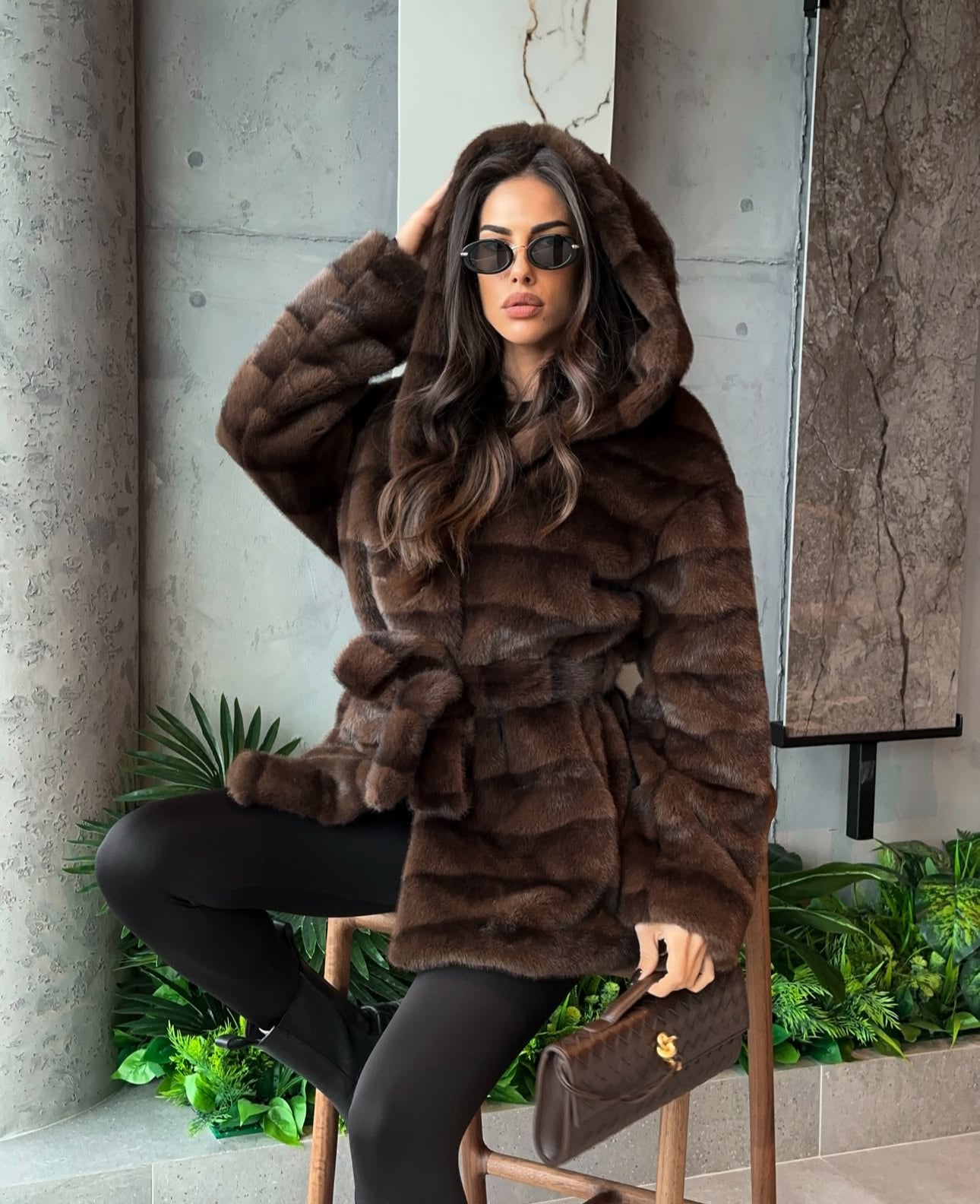 Pelliccia GIOIA in visone ecologico con cappuccio e cinta in coordinato