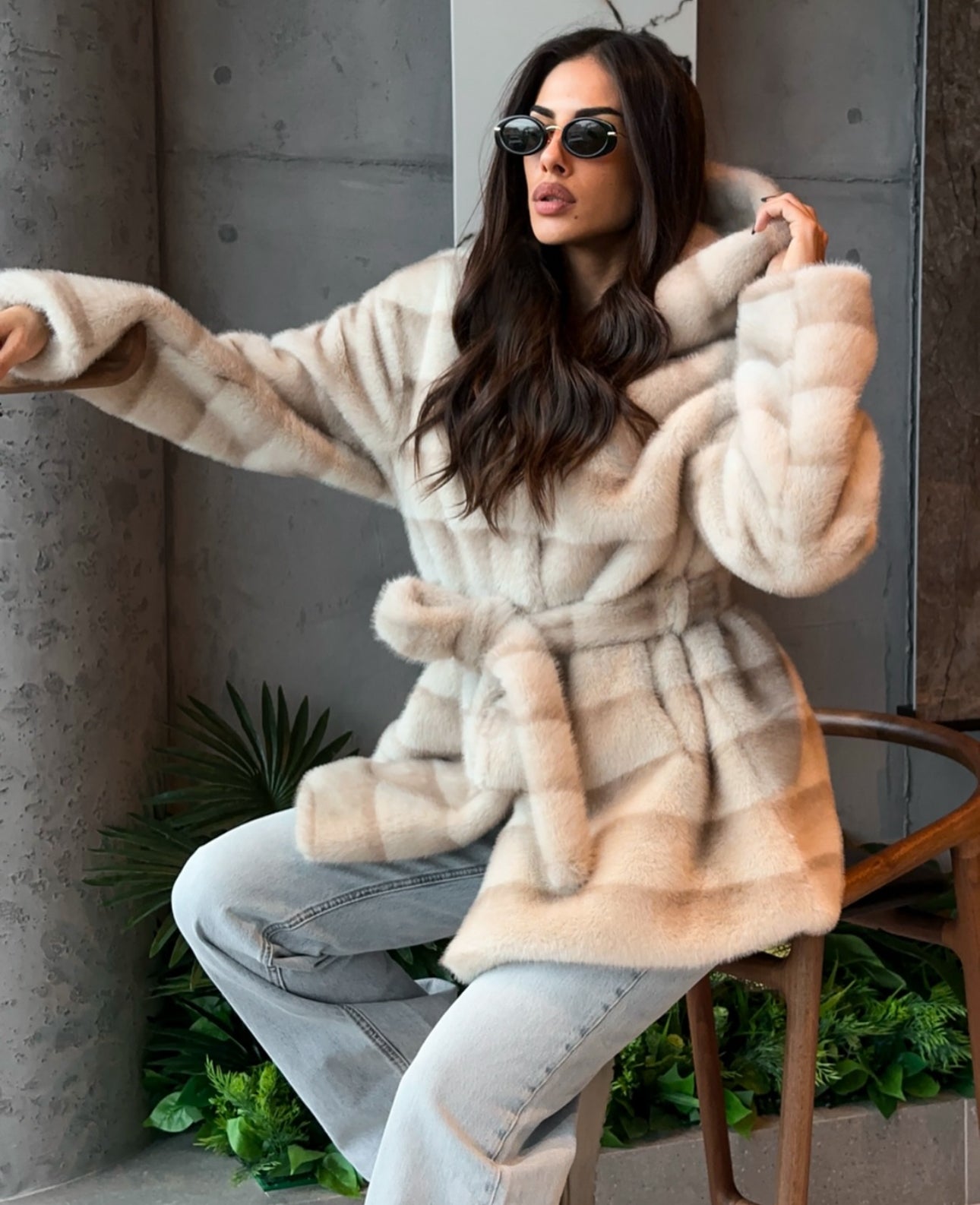 Pelliccia GIOIA in visone ecologico con cappuccio e cinta in coordinato