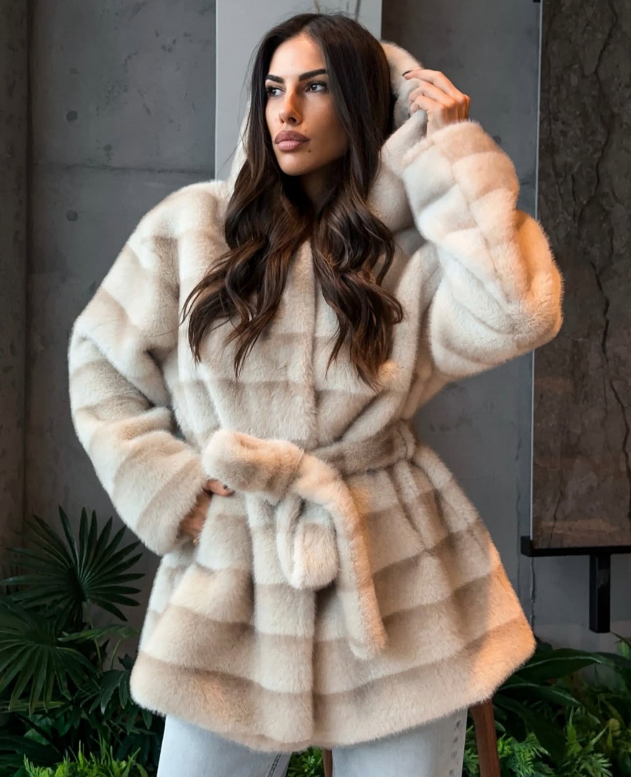 Pelliccia GIOIA in visone ecologico con cappuccio e cinta in coordinato